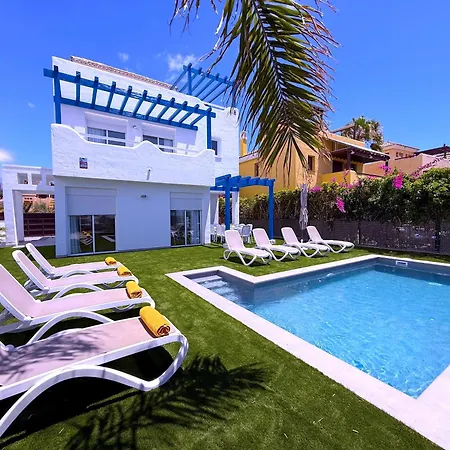 Red Princess - Private Heated Pool *